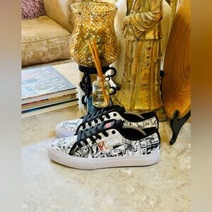 DC Shoes X Star War  Manual  Skate Canvas Size 9 EUC Sample